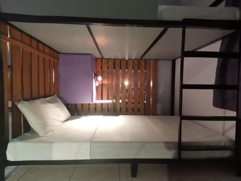 Lojed Sean Bed And Space Pasay Exterior photo